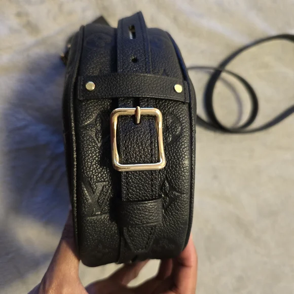 Louis Vuitton Boite Chapeau Souple MM Crossbody Bag - Picture 10 of 17